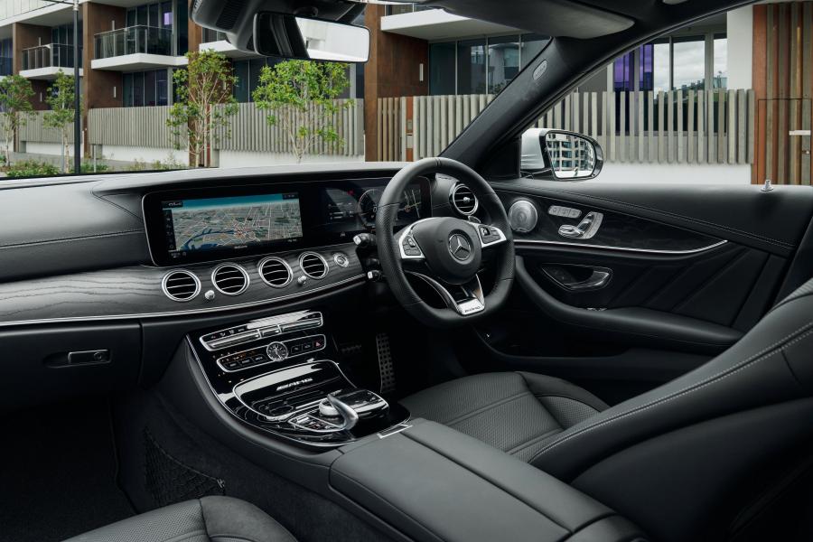 Интерьер Mercedes-AMG E63 4Matic+ (W213) 2017 года  (AU) (фото 36 из 40)